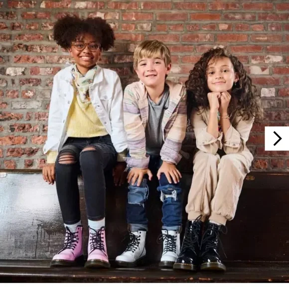 ✨Dr. Martens 1460 8-eye Black Patent Boot✨ - Picture 8 of 14